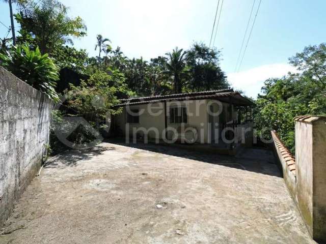 CASA à venda com 2 quartos em Peruíbe, no bairro Guarau