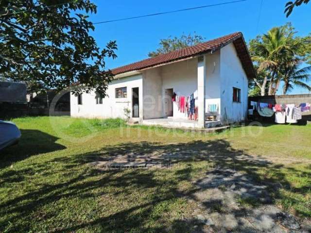 CASA à venda com 3 quartos em Peruíbe, no bairro Jardim Somar