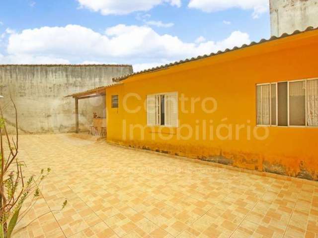 CASA à venda com 3 quartos em Peruíbe, no bairro Centro