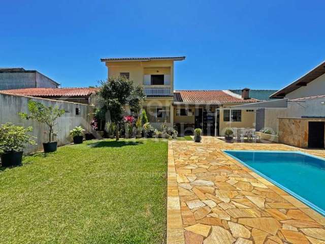 CASA à venda com piscina e 4 quartos em Peruíbe, no bairro Balneario Florida