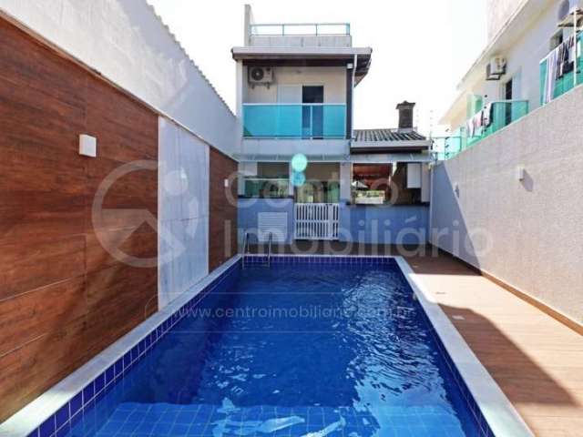 CASA à venda com piscina e 4 quartos em Peruíbe, no bairro Centro