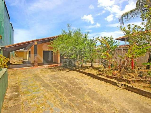 CASA à venda com 2 quartos em Peruíbe, no bairro Balneario Arpoador