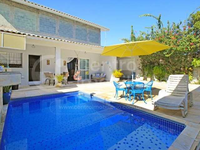 CASA à venda com piscina e 3 quartos em Peruíbe, no bairro Jardim Beira Mar