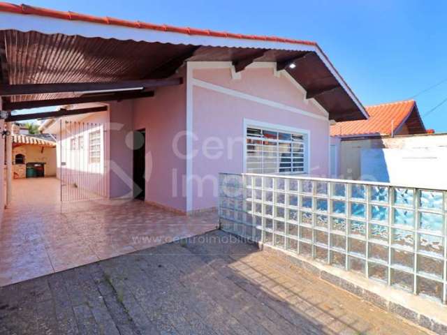 CASA à venda com piscina e 3 quartos em Peruíbe, no bairro Balneario Florida