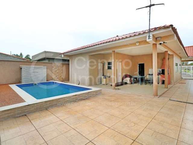 CASA à venda com piscina e 3 quartos em Peruíbe, no bairro Jardim Beira Mar