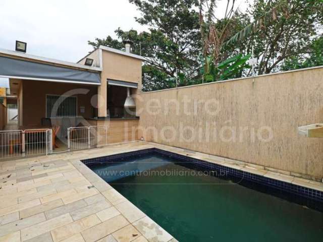 CASA à venda com piscina e 2 quartos em Peruíbe, no bairro Jardim Brasil