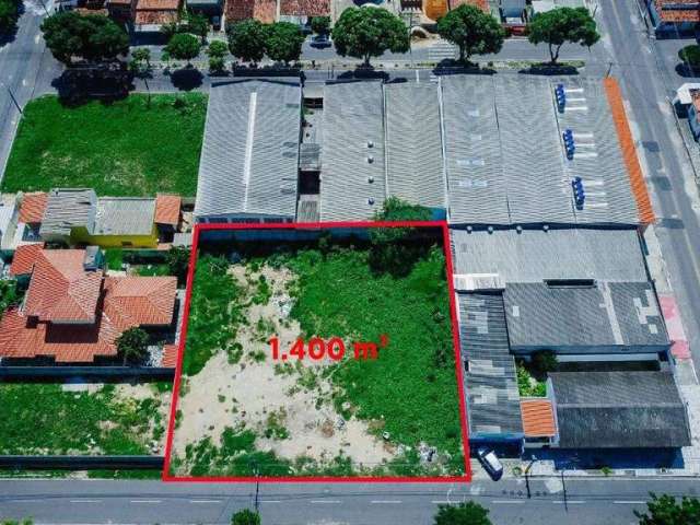 Terreno com 1.400m² no Centro de Parnamirim.