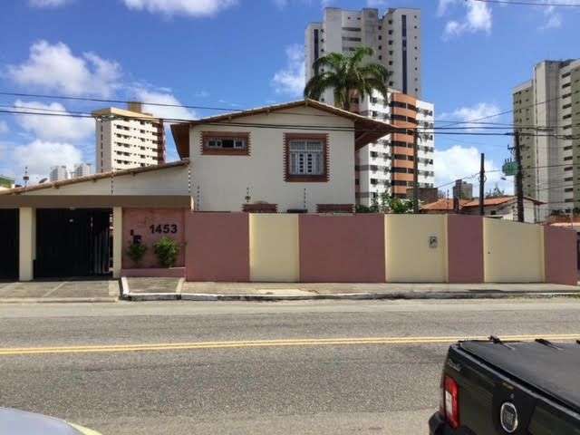 Casa com primeiro andar para venda e locação no bairro de lagoa nova