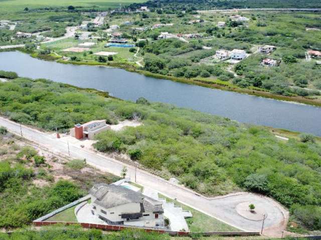 Terreno no Lagoa do Mato com 821m² com frente para lagoa.