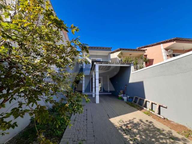 Casa para Venda em Rio de Janeiro, Campo Grande, 4 dormitórios, 1 suíte, 3 banheiros, 2 vagas