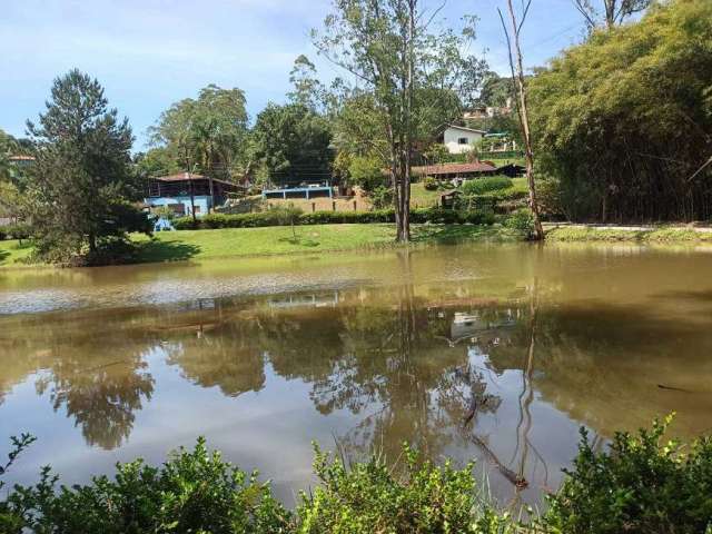 Casa de condomínio para venda possui 300 metros quadrados com 2 quartos