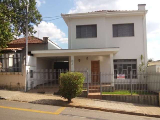 Casa com 3 quartos à venda no Centro, São João da Boa Vista  por R$ 550.000
