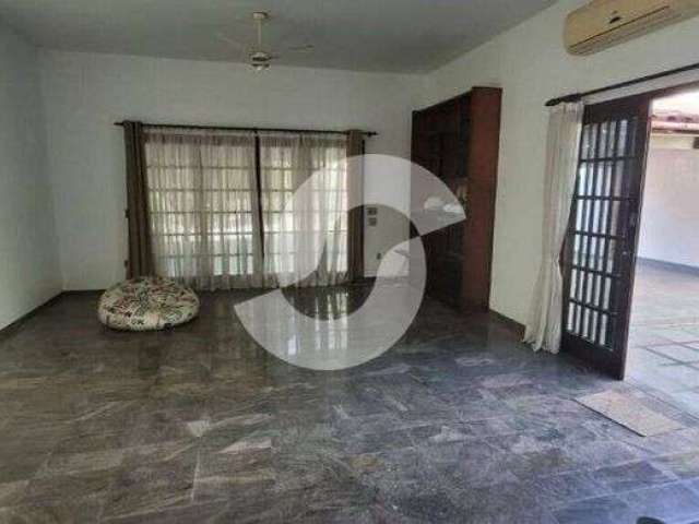 Casa para venda possui 360 metros quadrados com 4 quartos em São Francisco - Niterói - RJ