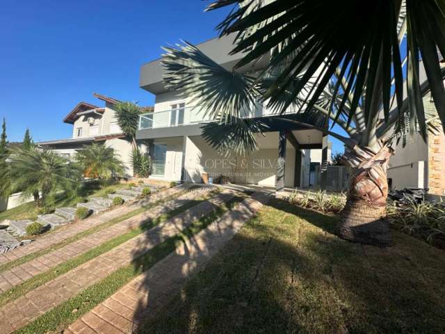 Casa à Venda com 4 Dormitórios sendo 3 suítes à Venda Localizado em Condomínio Figueira  Garden, Atibaia, SP