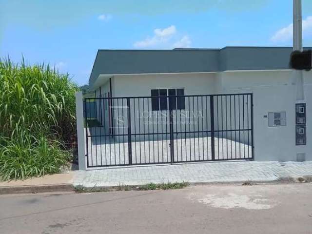 Casa à venda em Vila Santa Helena - Atibaia com 2 dormitórios e suíte por R$ 375.000