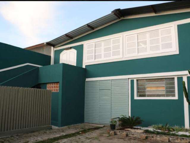 Galpão para Venda em Curitiba, Fazendinha, 3 banheiros, 4 vagas