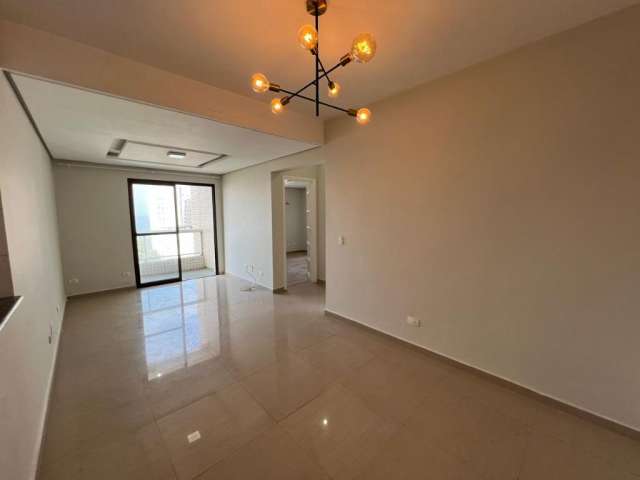 Apartamento reformado com fino acabamento à venda no Boqueirão em Santos / SP, andar alto com 2 dormitórios na Avenida Siqueira Campos, há 2 quadras da praia !