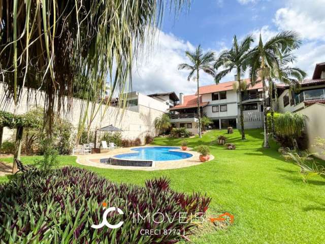 Casa com 3 dormitórios sendo 1 suíte, à venda, 450 m² por R$ 2.950.000 - Vila Nova - Blumenau/SC