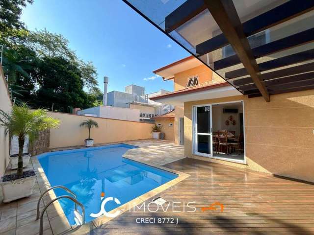 Casa com 3 dormitórios sendo 1 suíte master à venda, 294 m² por R$ 1.890.000 - Velha - Blumenau/SC