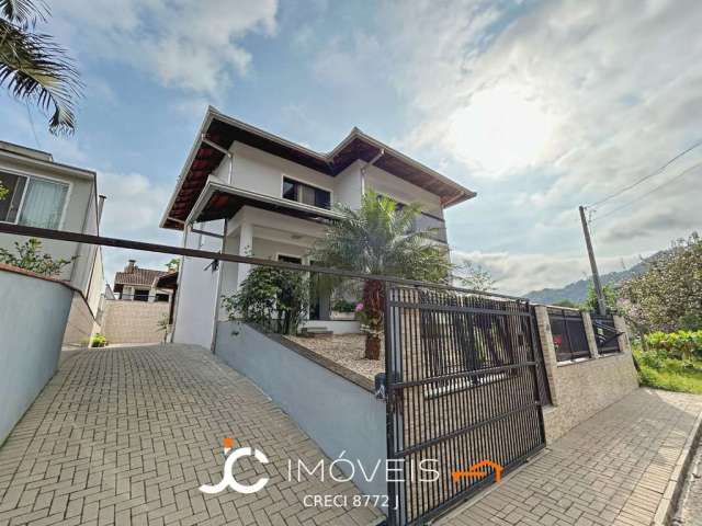 Casa com 3 dormitórios à venda, 270 m² por R$ 1.100.000,00 - Bela Vista - Gaspar/SC