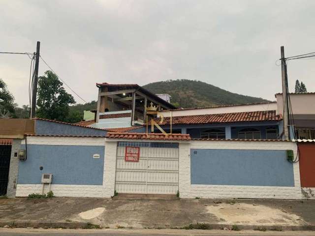 Casa em Valqueire, 110 m², comp. de 3 quartos, farta condução e comércio local .