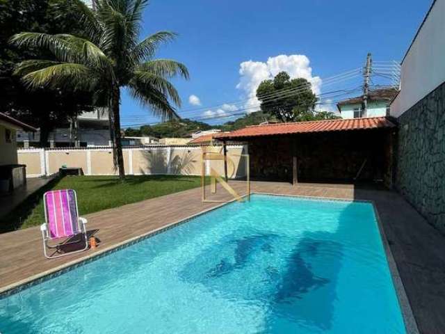 Casa em Vila Valqueire com 3 quartos e piscina com 240m²