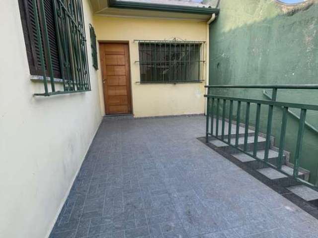 Alugue agora uma casa na Penha de França, São Paulo-SP! 3 quartos, 1 suíte, sala e 2 banheiros em 80m² de área!