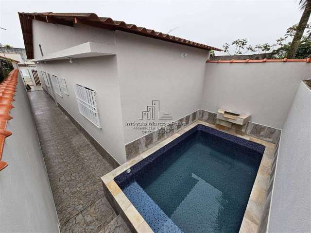 Casa com piscina, 2 dormitórios!