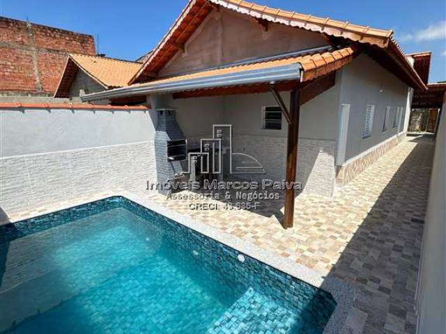 Casa nova com piscina, em mongaguá.