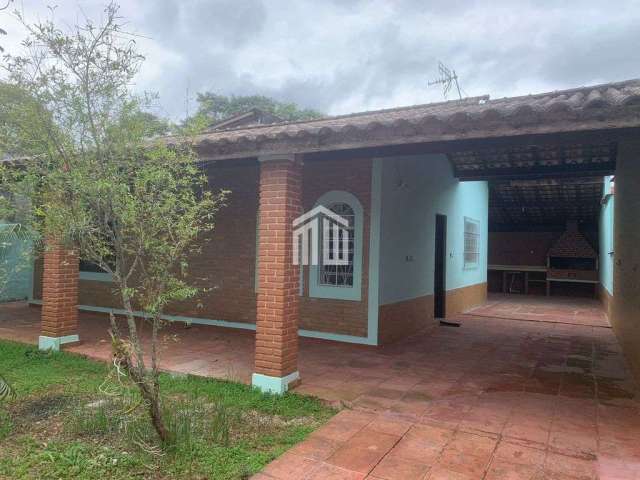 Casa térrea à venda com 03 dormitórios no Indaiá em Caraguatatuba.