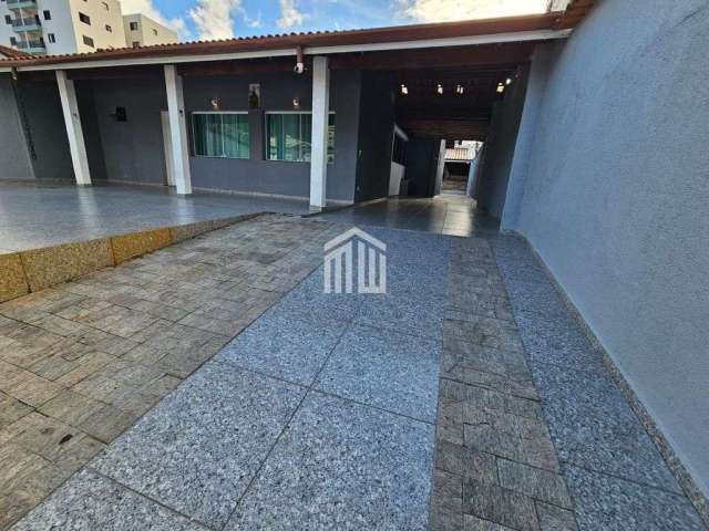 Casa térrea à venda com 04 dormitórios na Martim de Sá em Caraguatatuba.