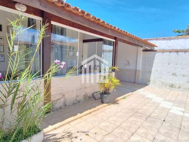 Casa à venda com 06 dormitórios na Praia das Palmeiras em Caraguatatuba.