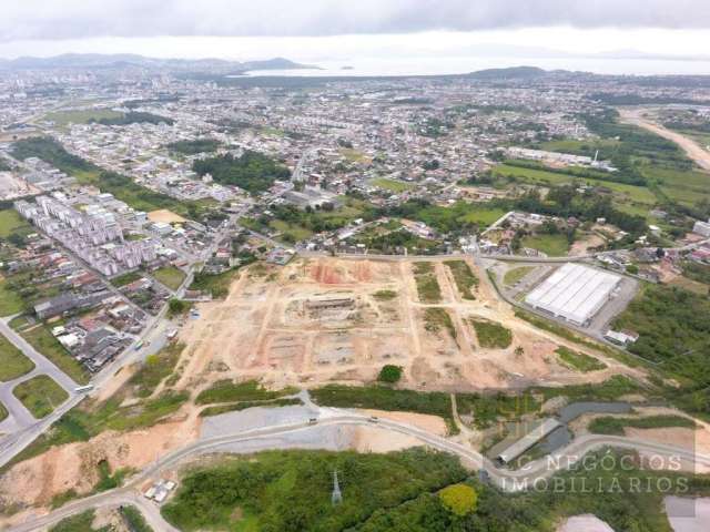 Terreno à venda no bairro Aririu em Palhoça/SC