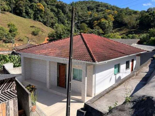 Casa Para Vender com 3 quartos no bairro Santa Teresa em São Pedro De Alcântara