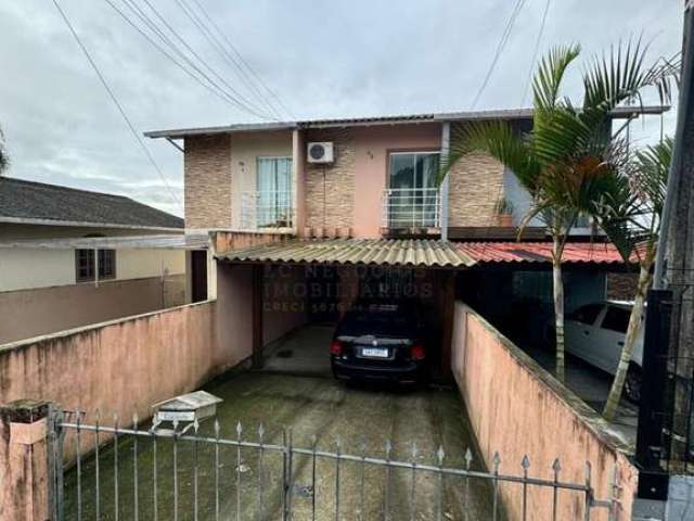 Sobrado Para Vender com 2 quartos no bairro Forquilhas em São José