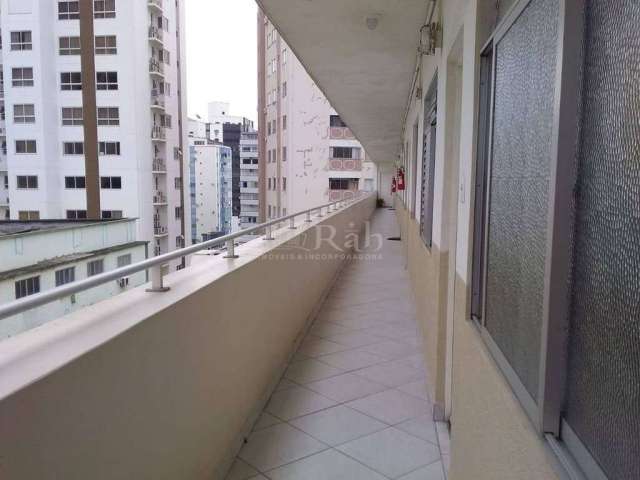 Apartamento 3 Dormitórios Edifício Albatroz no Centro de Balneário Camboriú