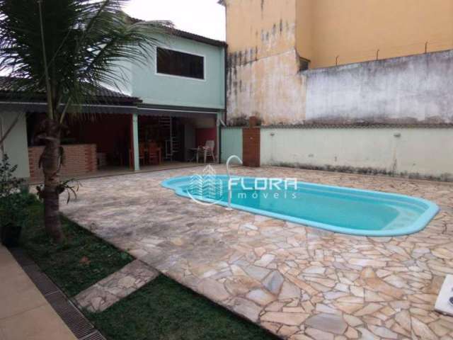 Casa com 3 dormitórios à venda, 225 m² por R$ 739.000,00 - Parque Ipiranga - Resende/RJ