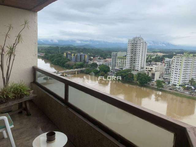 Apartamento Triplex com 3 dormitórios à venda, 246 m² por R$ 799.000,00 - Centro - Resende/RJ