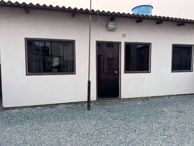 Casa com 3 dormitórios à venda, 61 m² por R$ 460.000,00 - Centro - Navegantes/SC