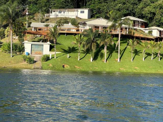 Sítio para Venda em Igaratá, Centro, 3 dormitórios, 3 suítes, 4 banheiros, 2 vagas