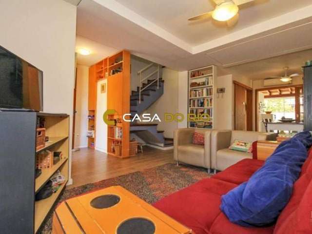 Casa em condomínio fechado com 4 quartos à venda na Avenida da Cavalhada, 6347, Cavalhada, Porto Alegre por R$ 520.000