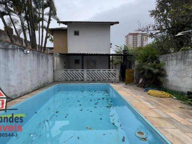 Sobrado semi isolado com piscina  2 dormitórios para alugar definitivo pacote 61 m² por R$ 2.800/mês  Guilhermina  Praia Grande SP