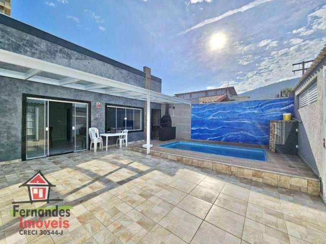 Casa isolada com piscina na quadra da praia  com 3 dormitórios à venda, 250 m² por R$ 784.000  Solemar  Praia Grande SP