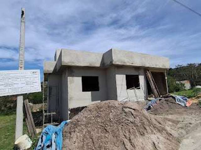 Casa com 03 quartos, sendo 01 suíte  em condomínio  pertinho do centro de Maricá.