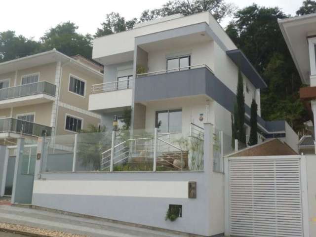 Casa TRIPLEX - Sozinha no terreno