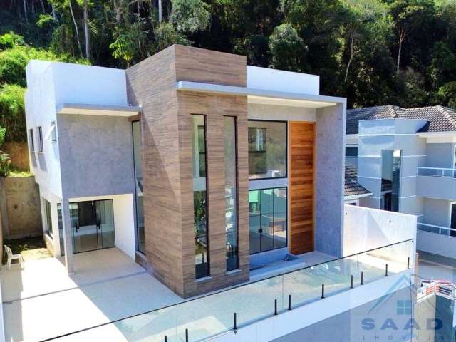 Casa para Venda em Teresópolis, TIJUCA, 3 dormitórios, 3 suítes, 4 banheiros, 4 vagas