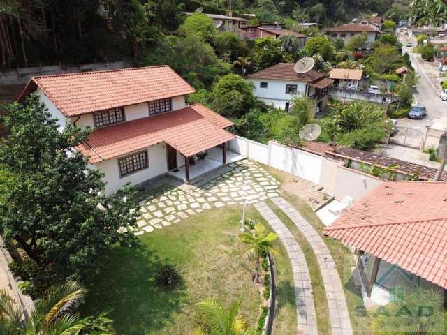 Casa para Venda em Teresópolis, PRATA, 3 dormitórios, 2 suítes, 3 banheiros, 2 vagas