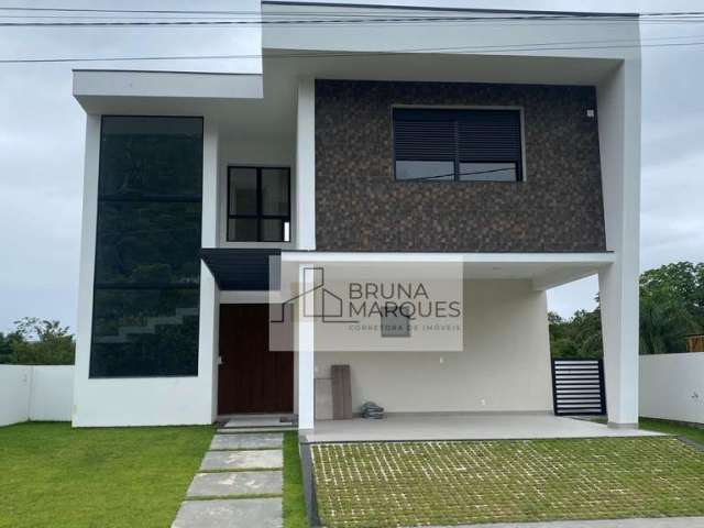 Conheça esta espetacular casa à venda em uma localização diferenciada entre Jurerê e Canasvieiras!