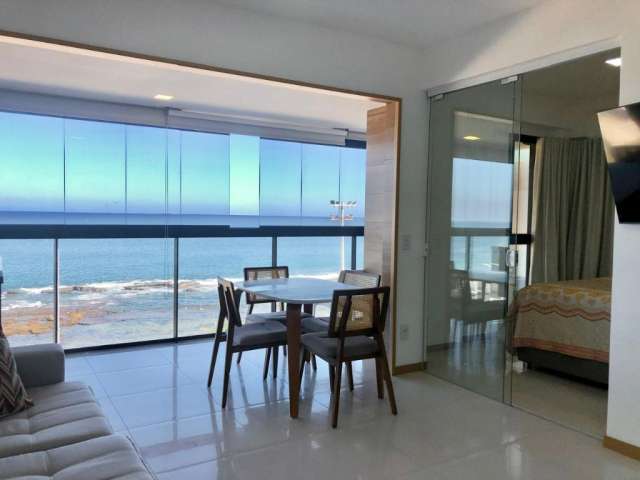 Apartamento debruçado sobre o mar da Barra