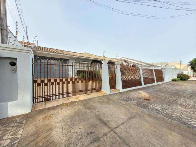 Casa para alugar em Maringá, Zona 04, com 3 quartos, com 300 m²